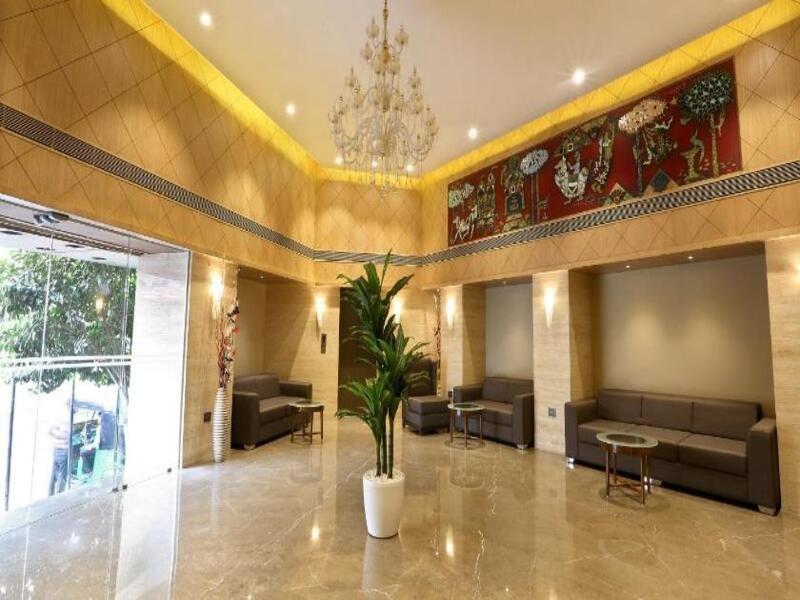 Central Beacon Hotel Surat Dış mekan fotoğraf