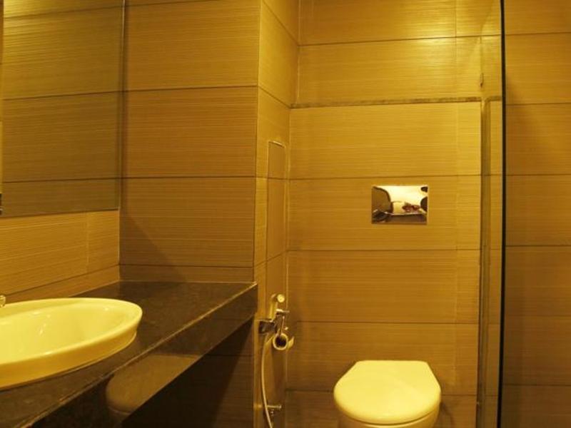 Central Beacon Hotel Surat Dış mekan fotoğraf
