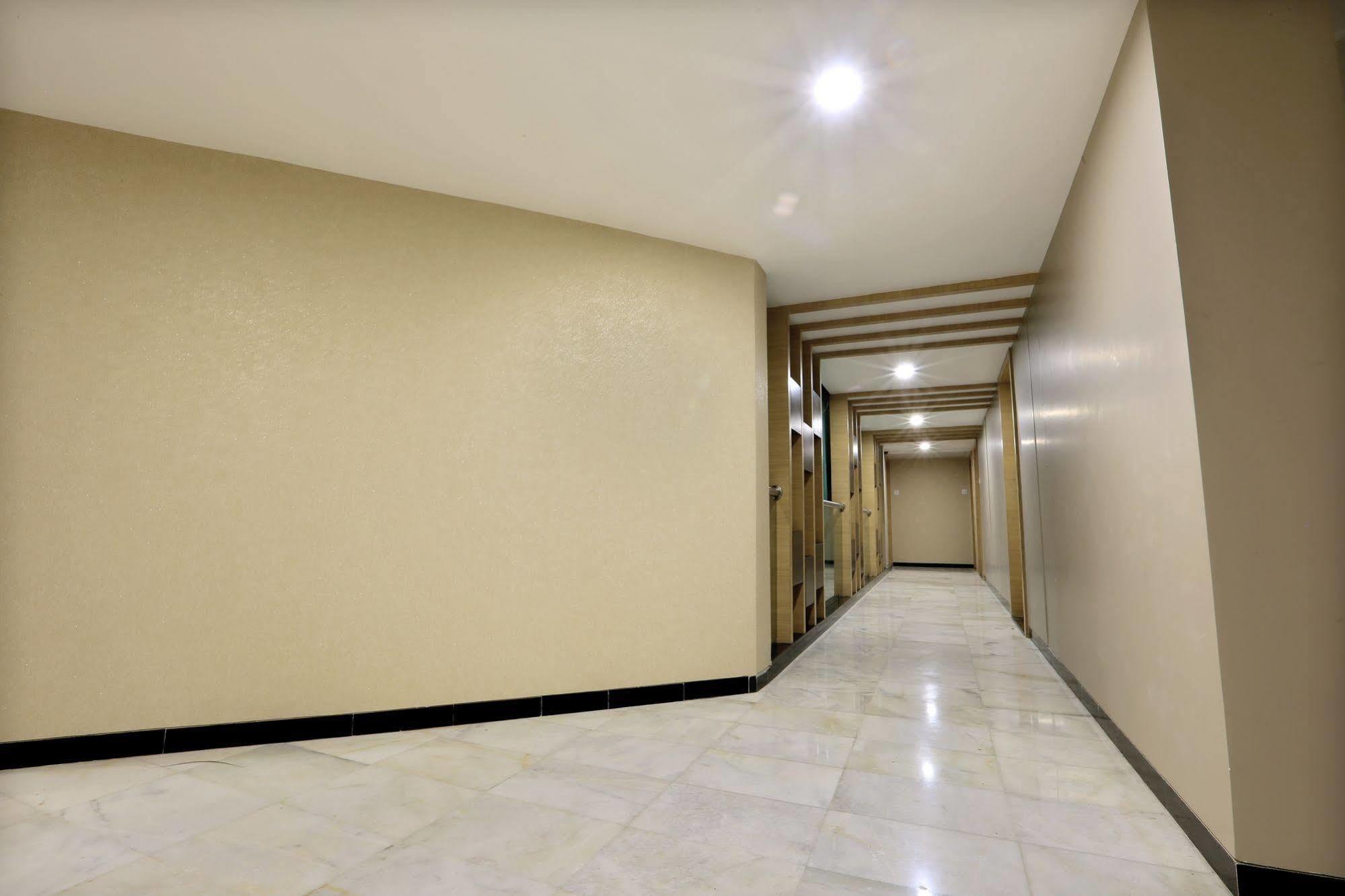Central Beacon Hotel Surat Dış mekan fotoğraf