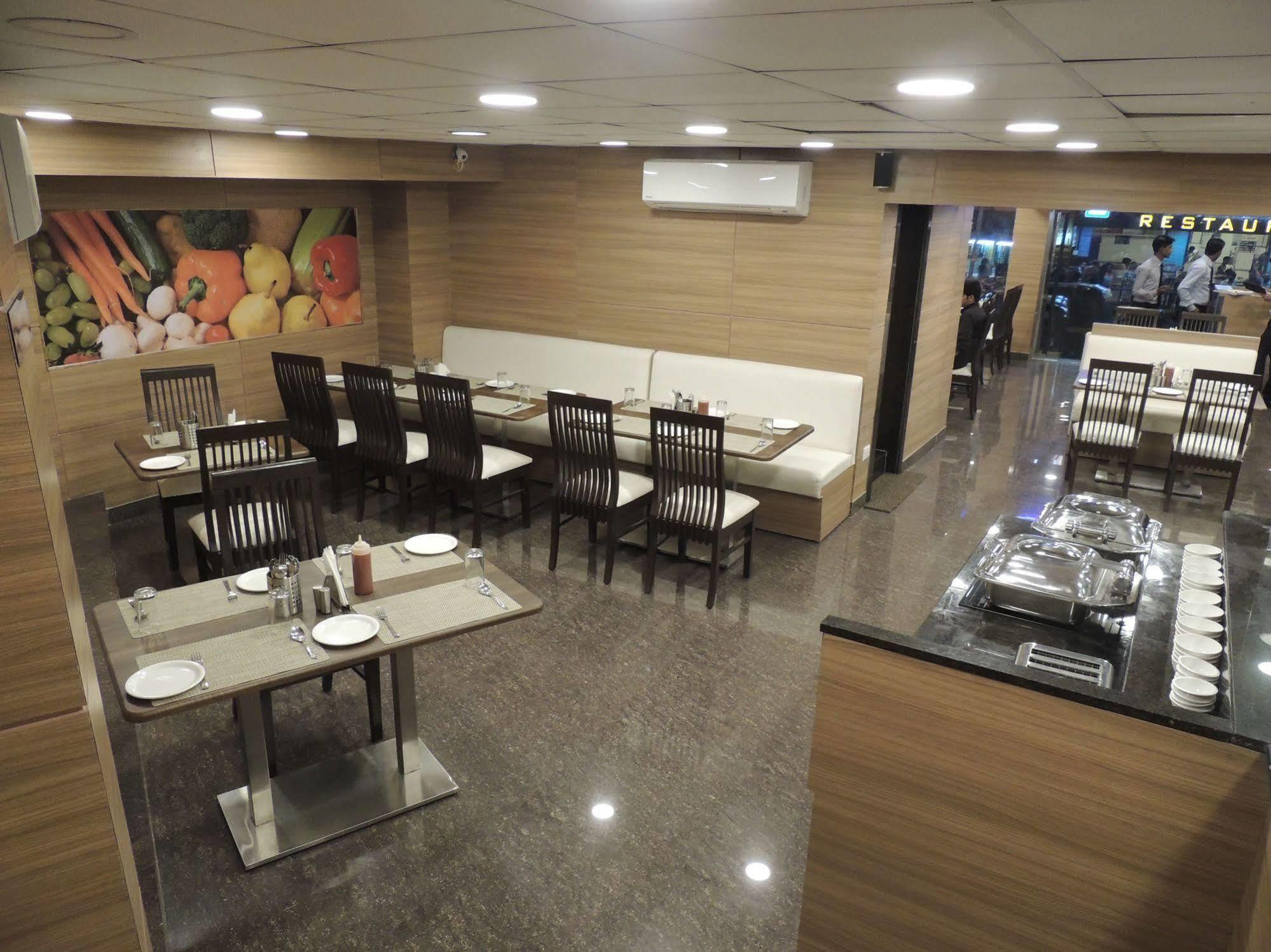 Central Beacon Hotel Surat Dış mekan fotoğraf