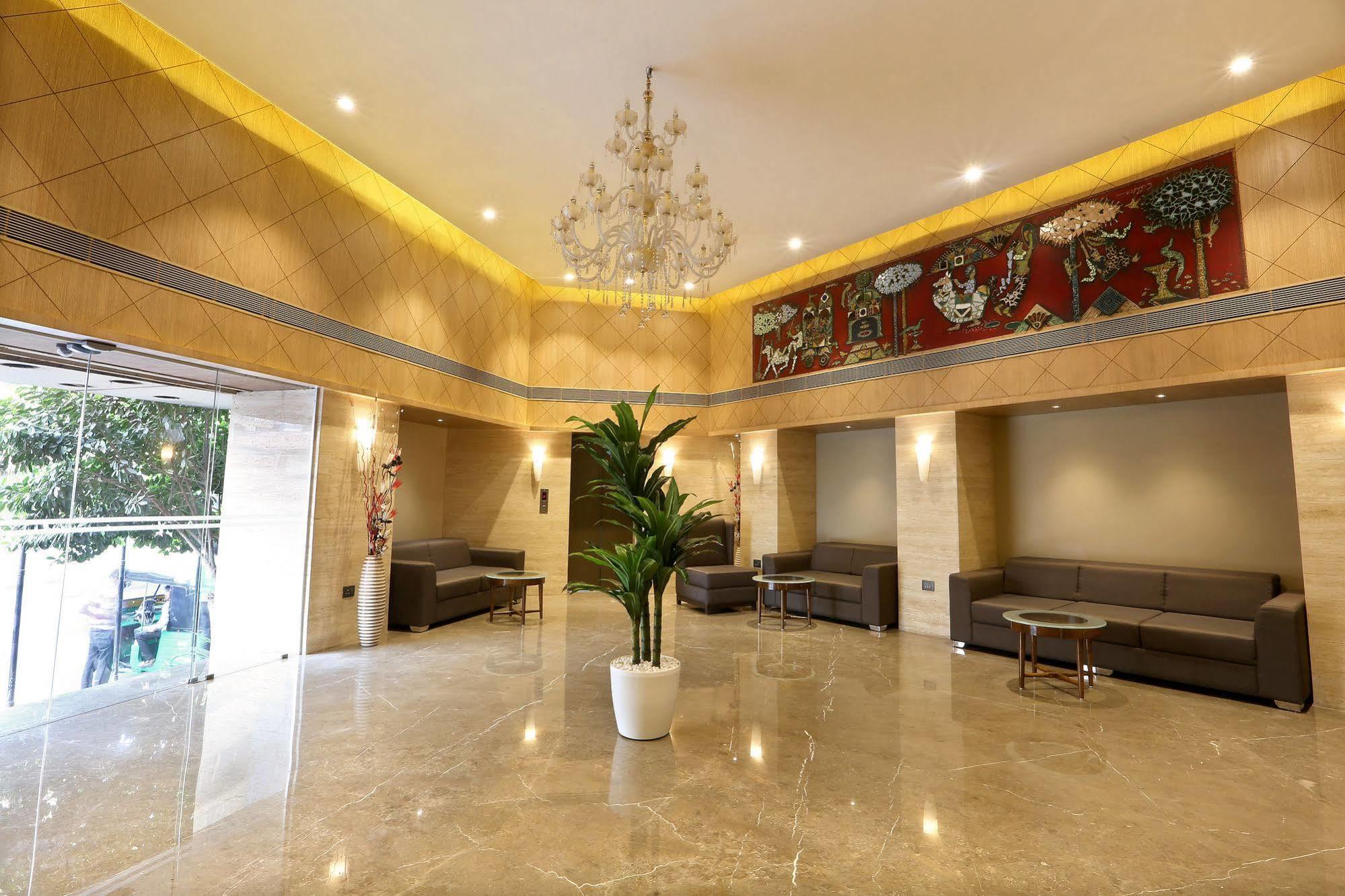 Central Beacon Hotel Surat Dış mekan fotoğraf