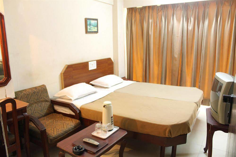 Central Beacon Hotel Surat Dış mekan fotoğraf