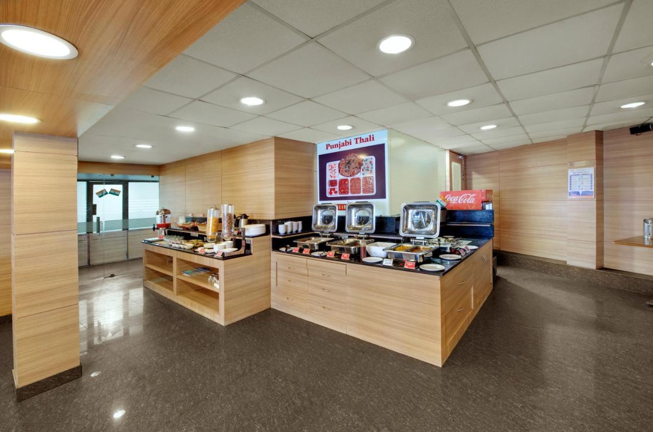 Central Beacon Hotel Surat Dış mekan fotoğraf
