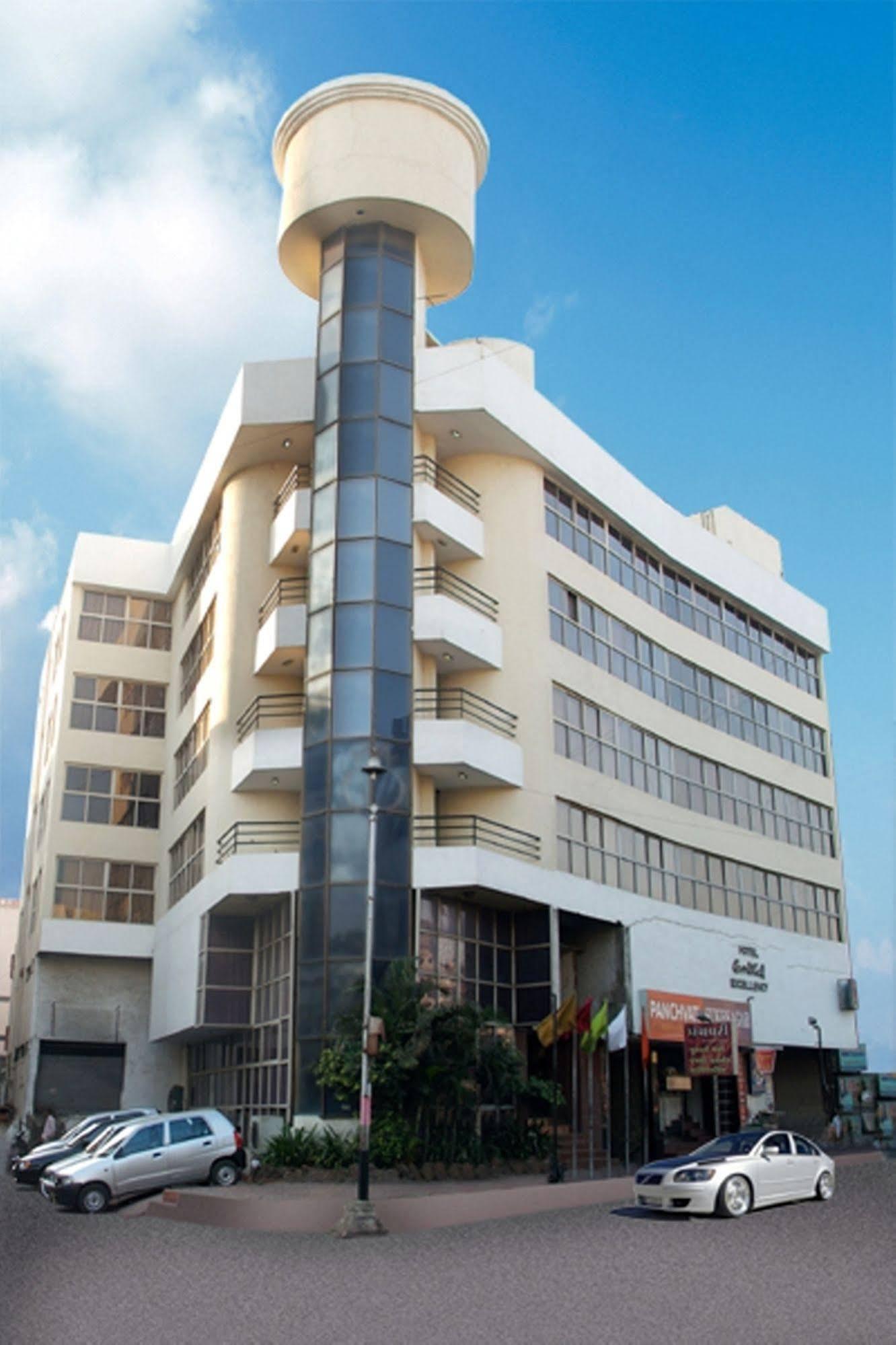 Central Beacon Hotel Surat Dış mekan fotoğraf
